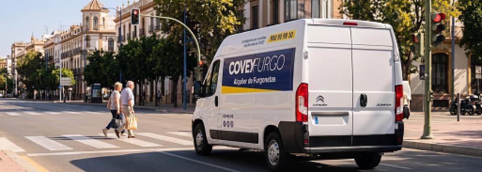 furgoneta detenida en un semaforo